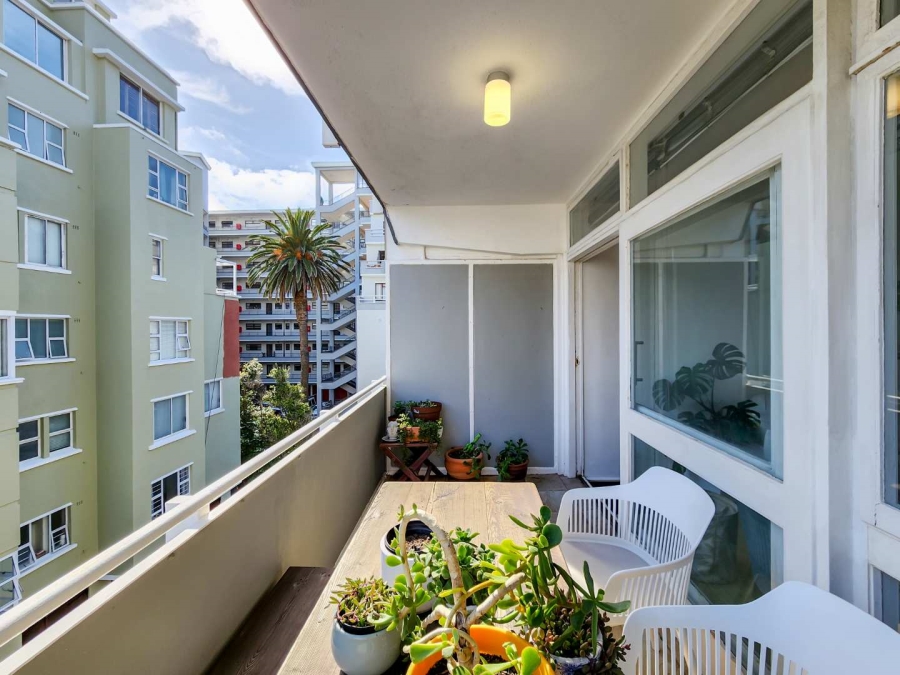 To Let 1 Bedroom Property for Rent in Sea Point Western Cape